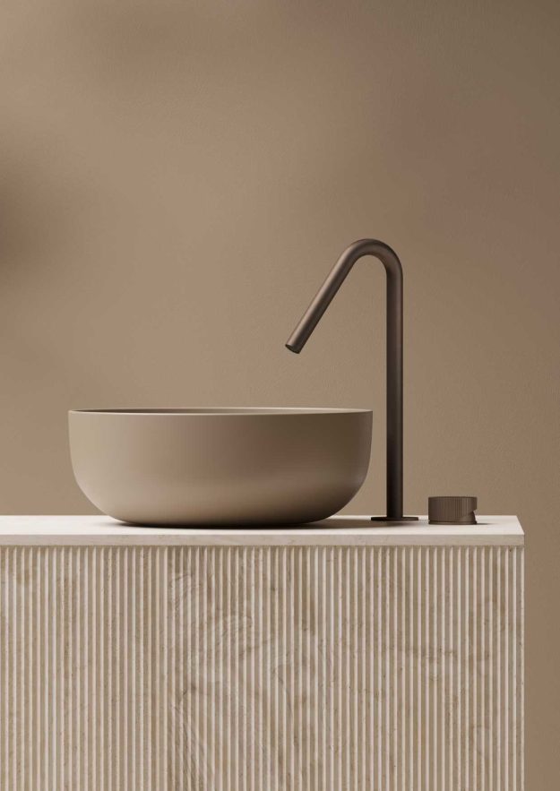 Hotbath-Tuscan-Bronze_Guy-7